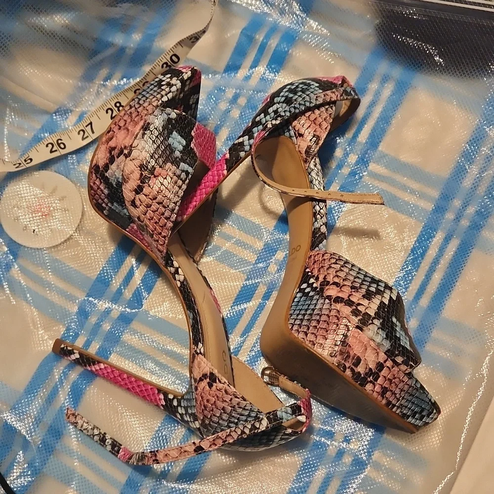 heels - Picture 3 of 4